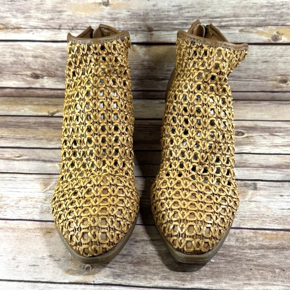 DV Dolce VIta Womens Tan Brown Faux Leather Koda Bohemian Woven Ankle Boots 9.5